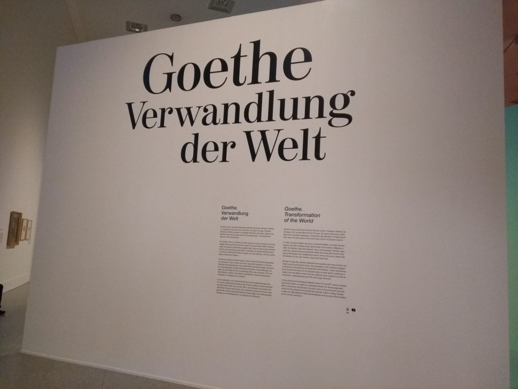Bereich der Ausstellung "Goethe. Verwandlung der Welt" in der Bundeskunsthalle.